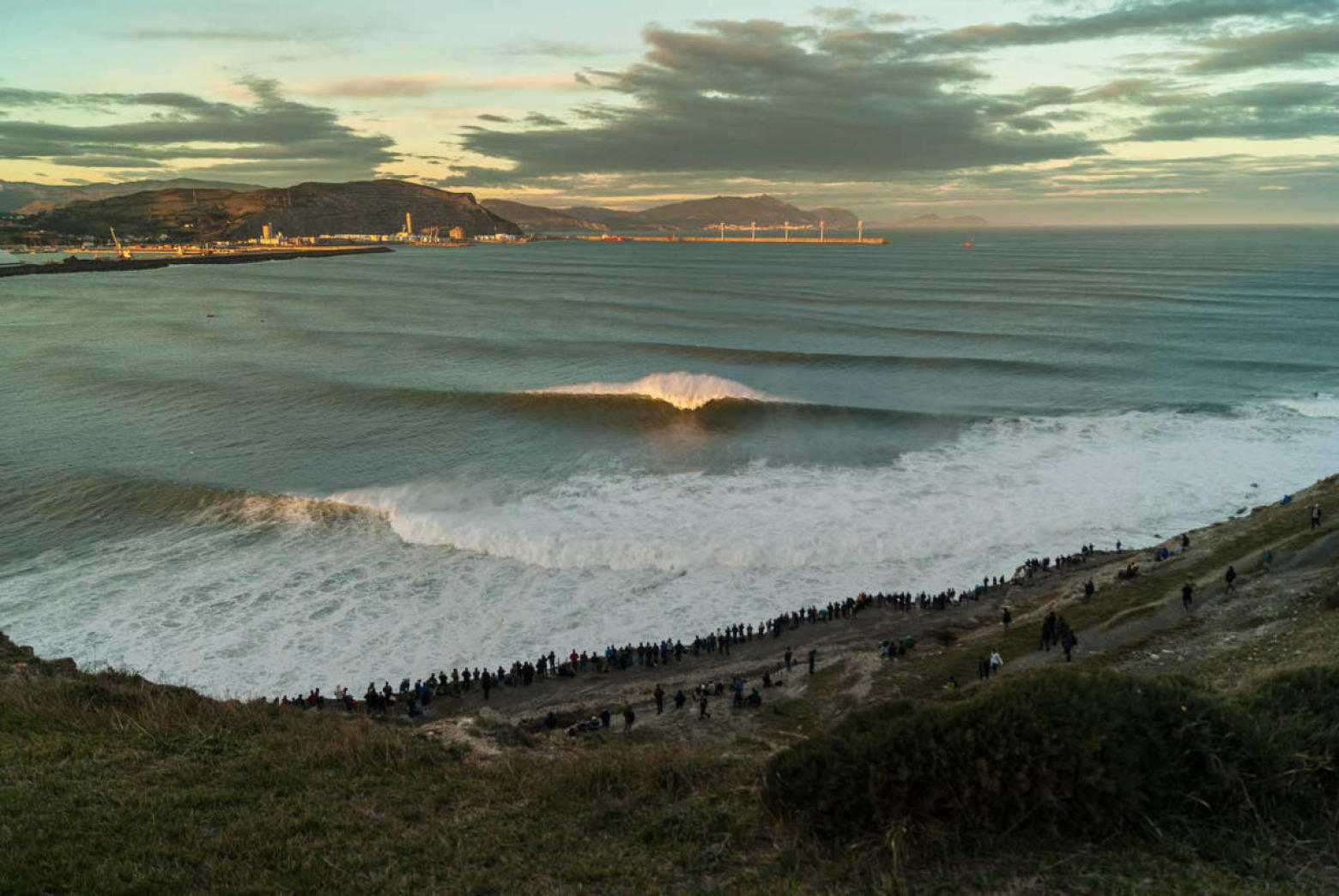 ¿Cómo se forman las olas? Todo lo que un surfer tiene que conocer